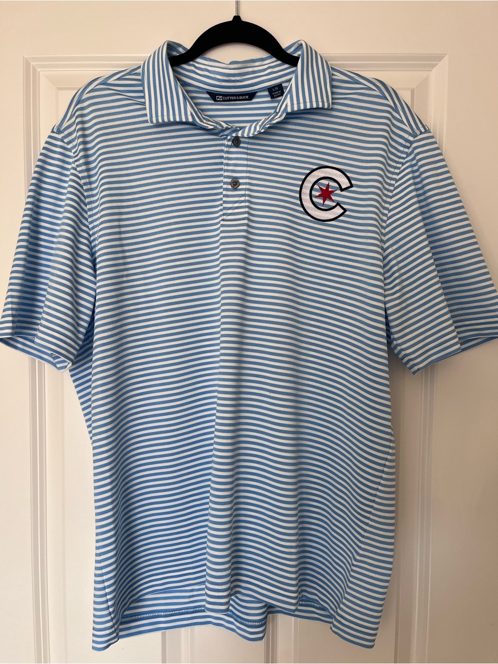 NWOT Cutter & Buck Men’s Light Blue & White Chicago Stripe Polo